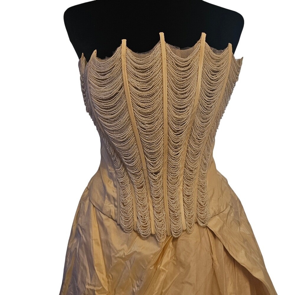 Elegant Strapless Cream Wedding Dress‎